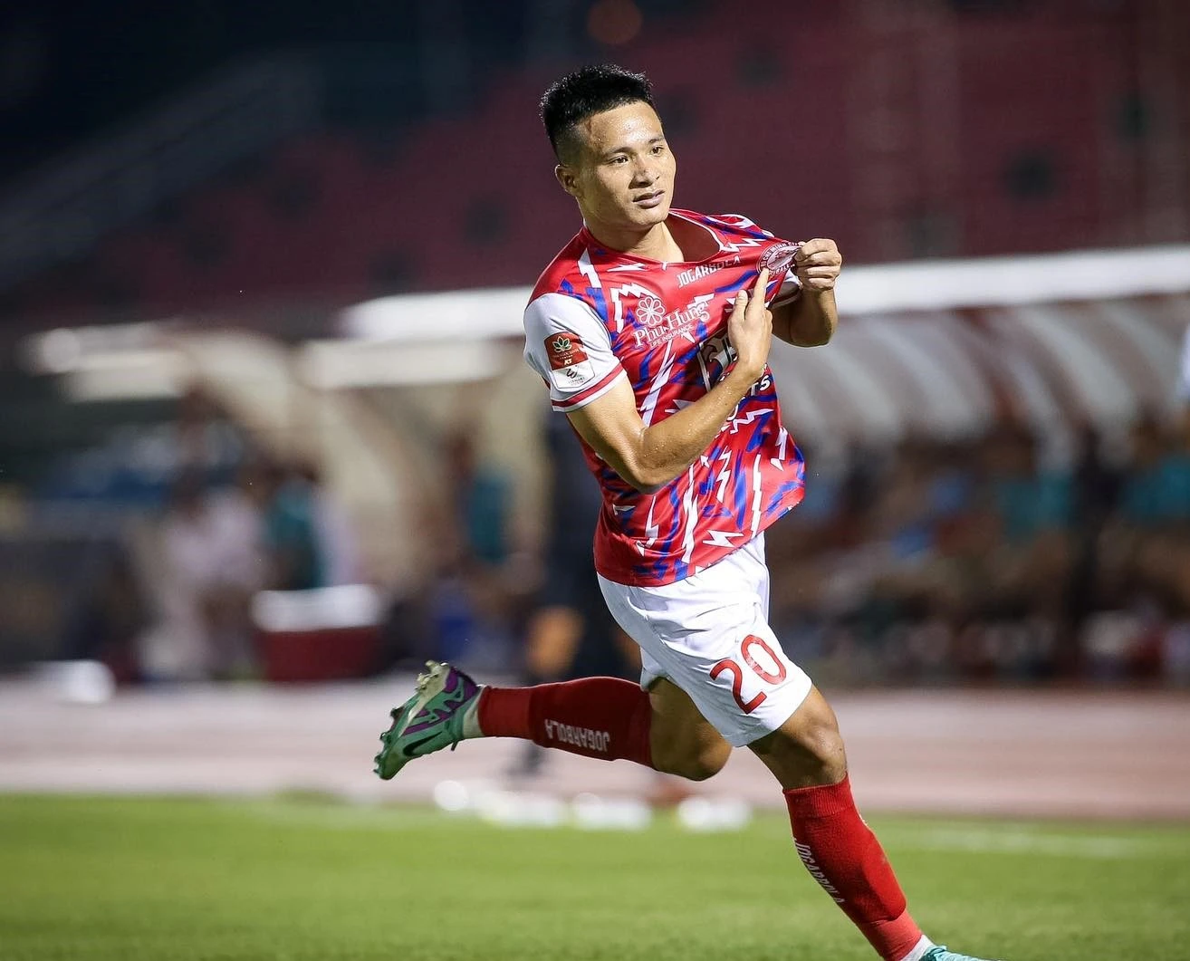 CLB Nam Định lại 'lỡ nhịp' với chức vô địch V-League vì đặc sản của CLB TP.HCM