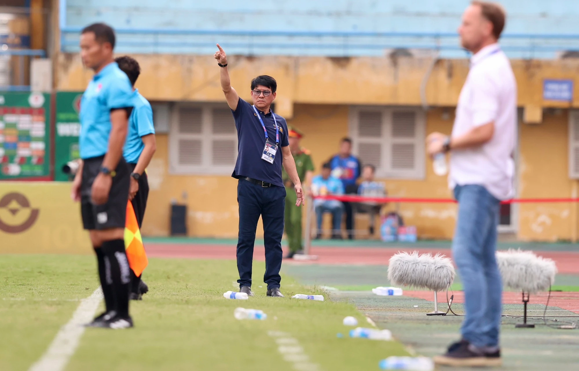 Bảng xếp hạng mới nhất V-League: CLB Nam Định xưng vương, HLV Vũ Tiến Thành chưa thể ngủ ngon