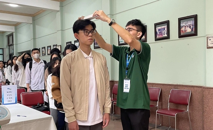 Những trường ĐH nào đang áp tiêu chuẩn chiều cao với thí sinh?- Ảnh 1.