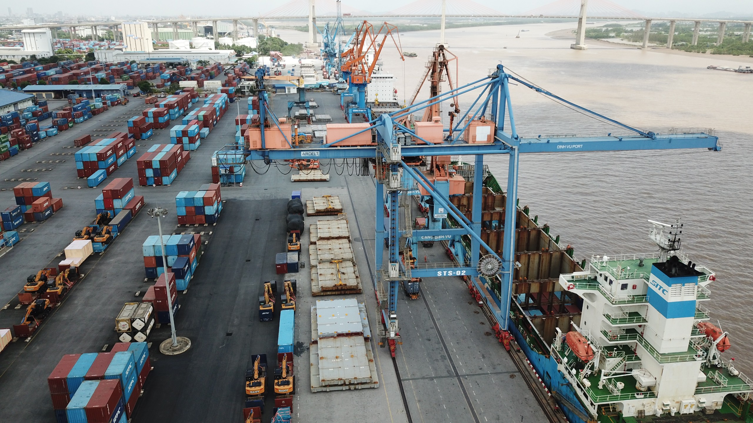 Cước tàu biển bất ngờ tăng gấp đôi, vì sao?- Ảnh 1.