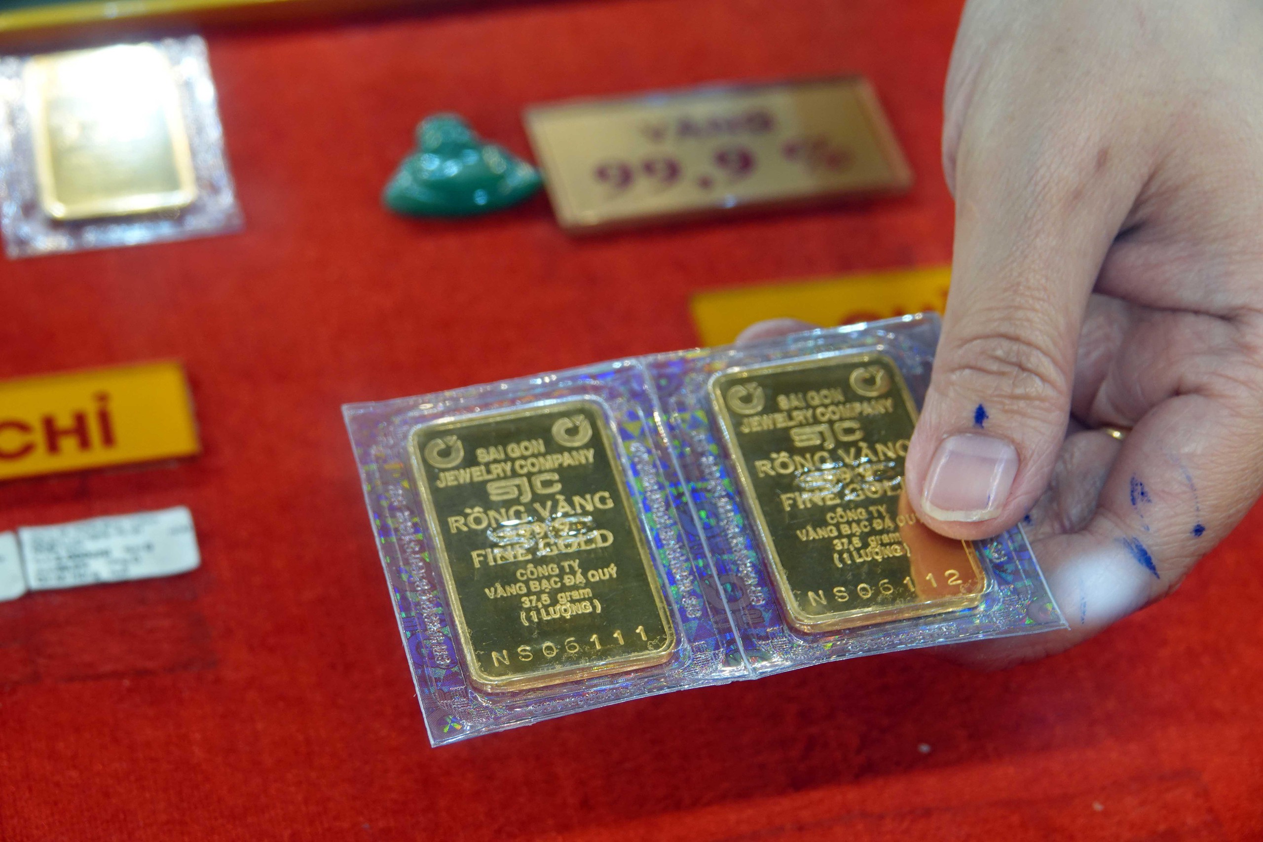 Giá vàng hôm nay 6.6.2024: SJC chỉ còn đắt hơn thế giới hơn 6 triệu đồng- Ảnh 1. Giá vàng hôm nay 6.6.2024: SJC chỉ còn đắt hơn thế giới hơn 6 triệu đồng- Ảnh 1.