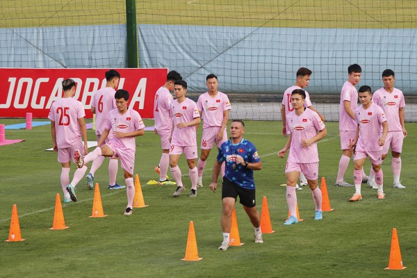 HLV Kim Sang-sik dùng chiến thuật gì đấu Philippines?