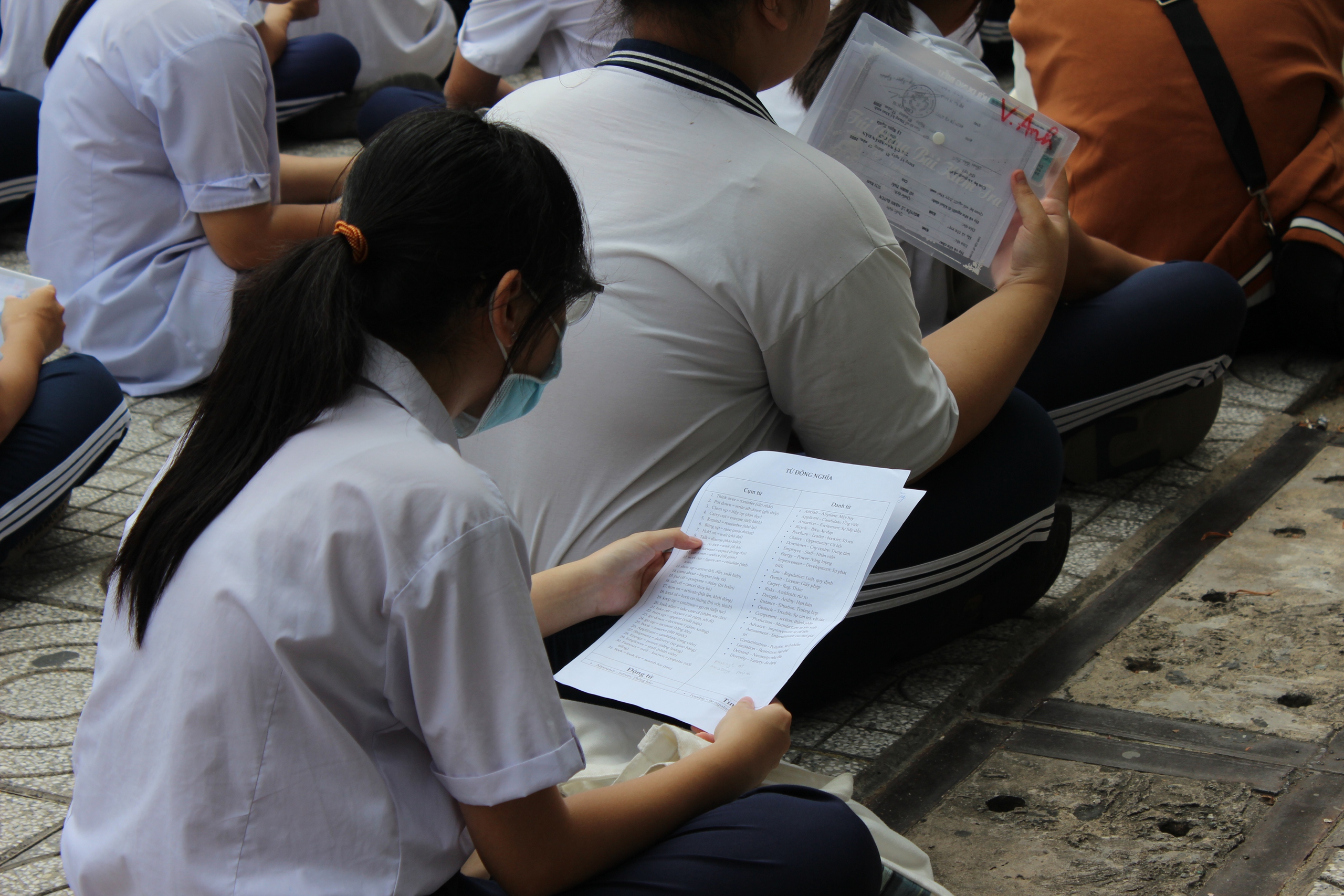 Sĩ tử không dám 'học tủ', ăn 3 ly chè đậu đỏ... cầu may thi lớp 10- Ảnh 1.