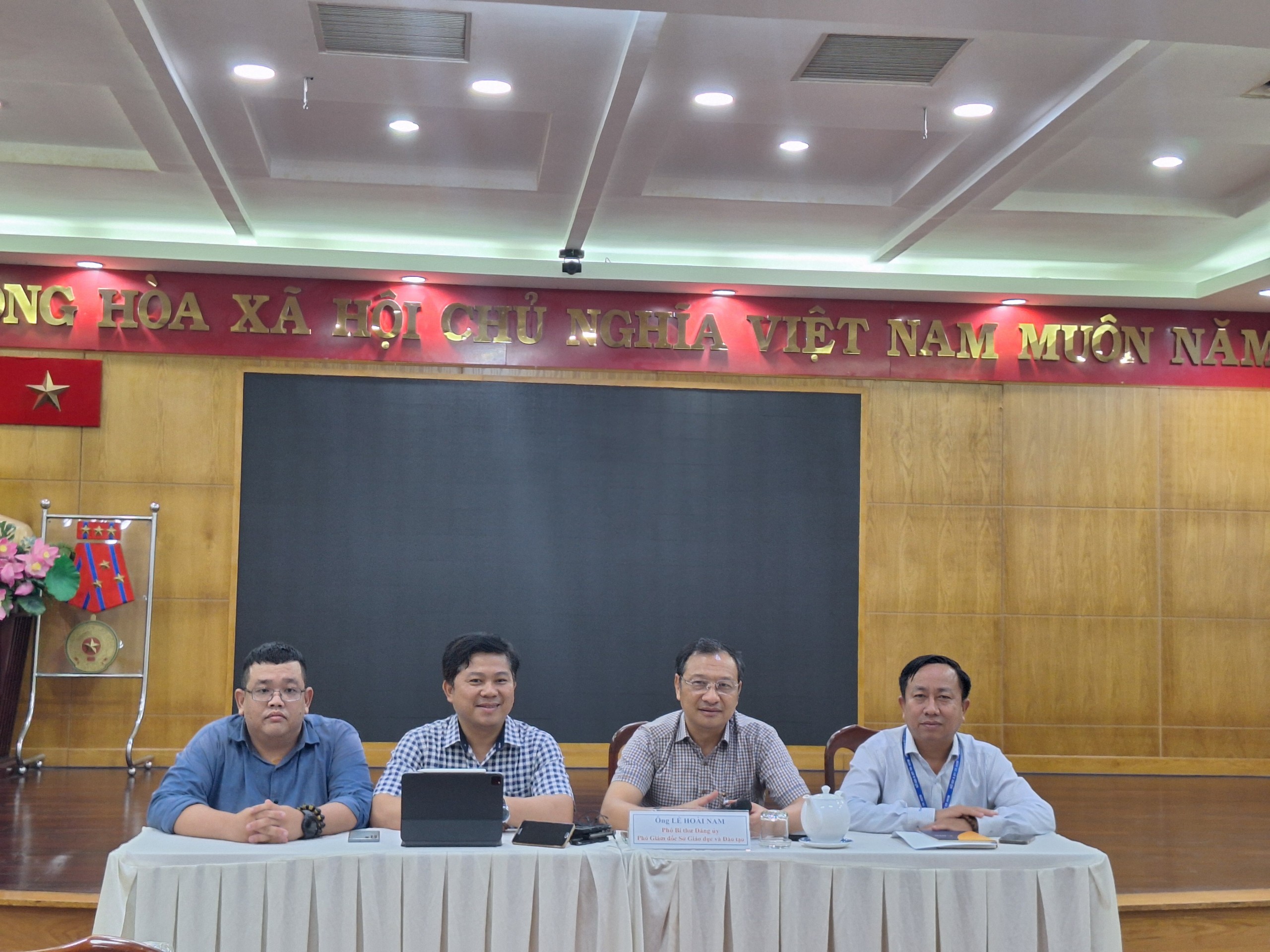 Sở GD-ĐT TP.HCM nói gì khi thí sinh khóc vì đề thi lớp 10 môn toán khó?- Ảnh 1.