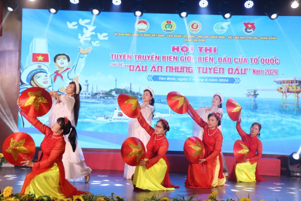 TP.HCM: Q.Tân Bình ủng hộ quỹ Vì biển đảo quê hương 1,5 tỉ đồng