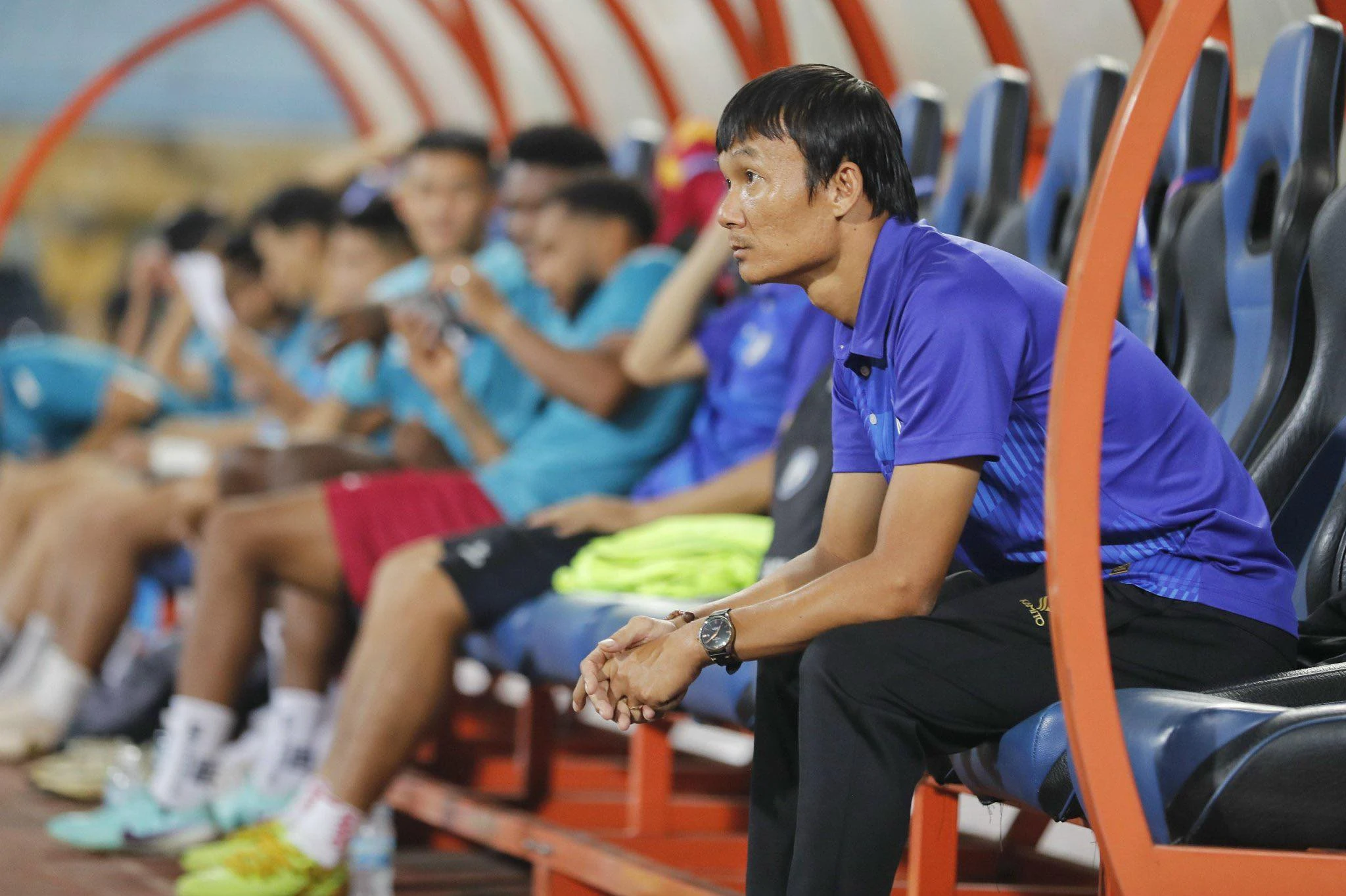 Thấp thỏm chờ CLB Khánh Hòa được giải cứu: Cầu thủ tập bình thường, HLV không từ bỏ