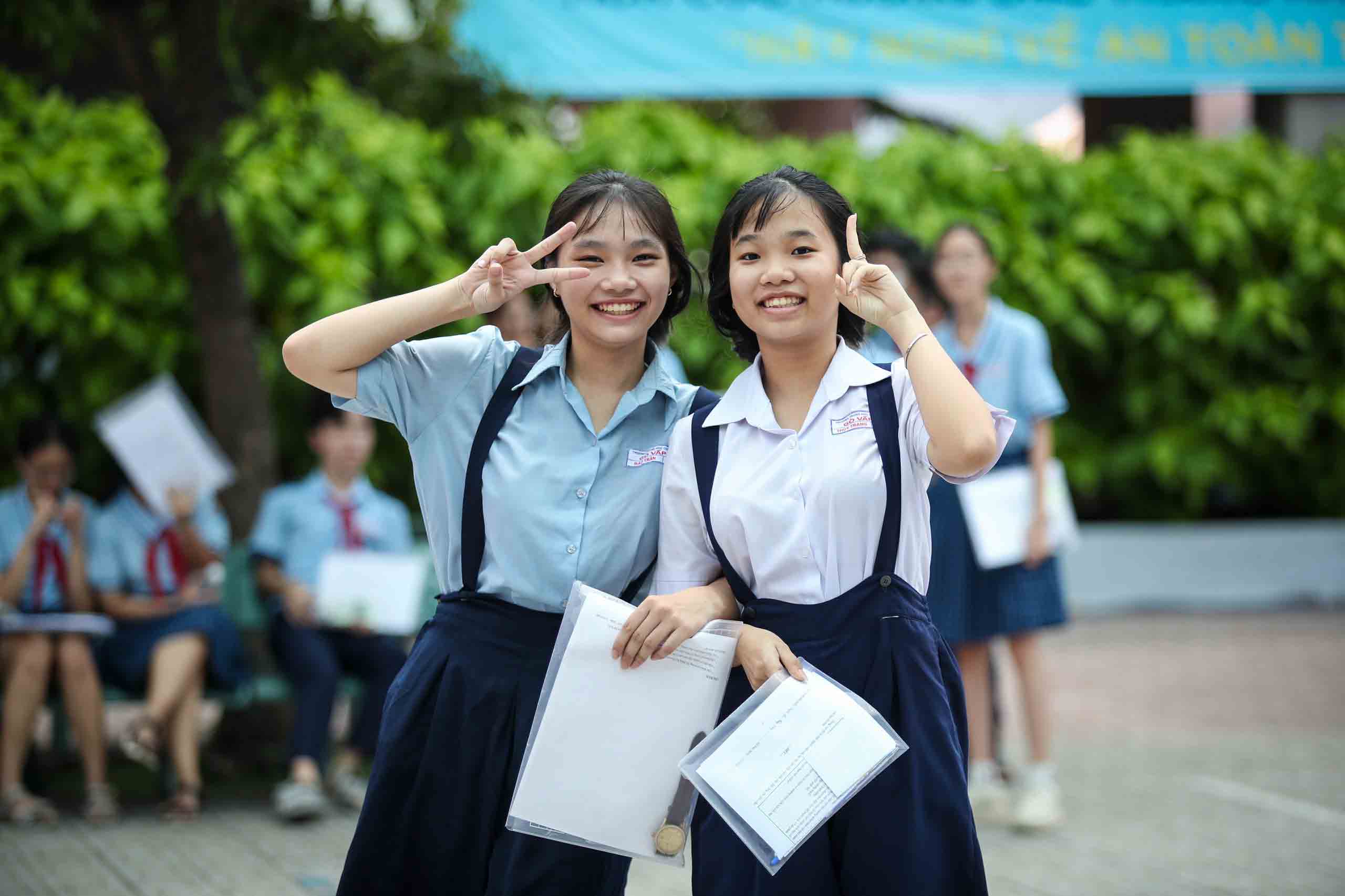 Thi lớp 10 tại TP.HCM: Thí sinh vui vì đề 'nghĩ bằng con tim'- Ảnh 1.