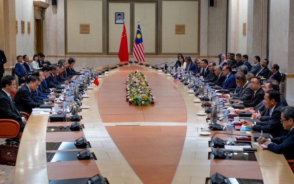 Thủ tướng Trung Quốc thăm Malaysia, ký 14 thỏa thuận hợp tác
