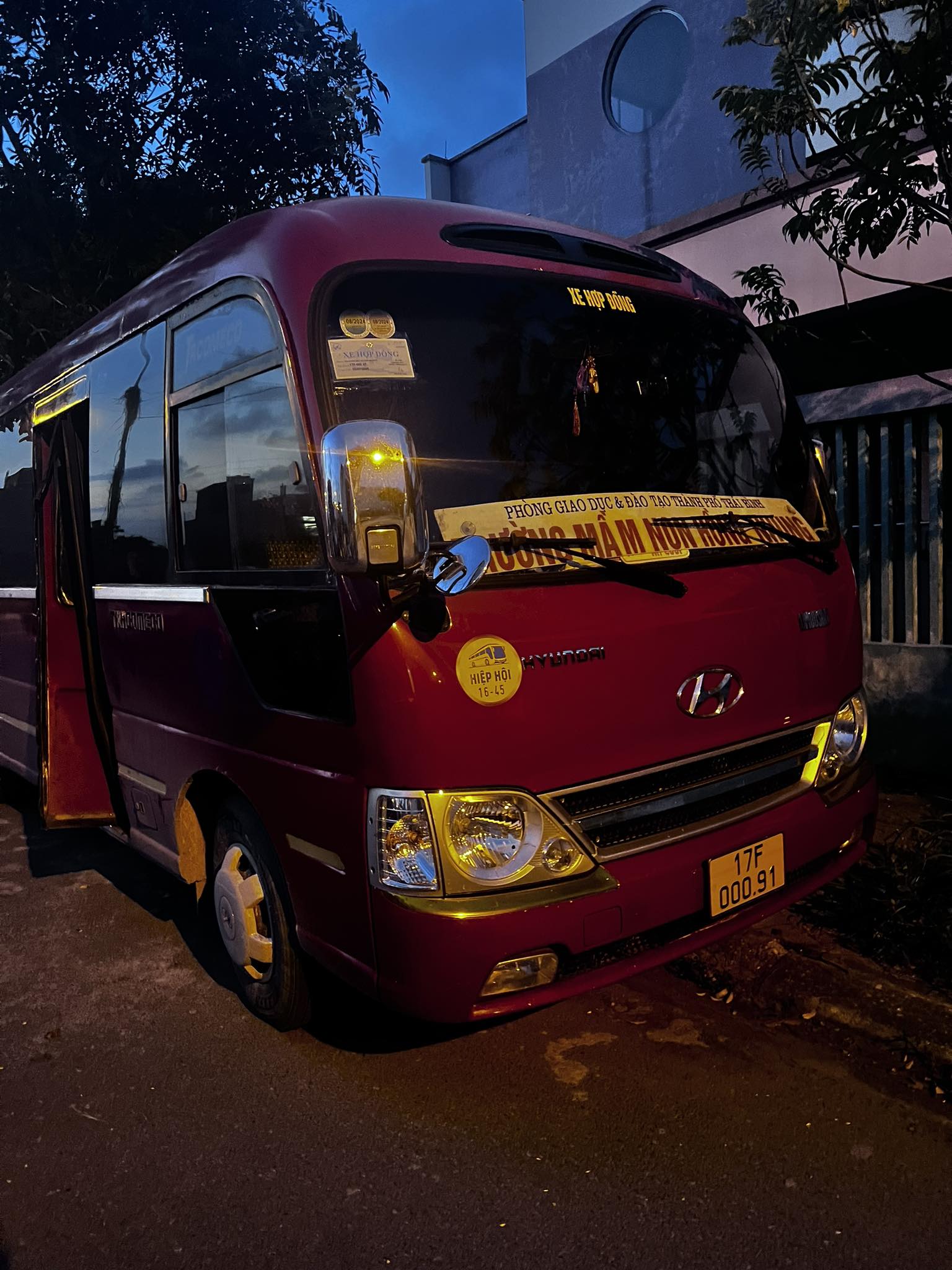 Vụ trẻ mầm non tử vong ở Thái Bình: Sở GTVT Hà Nội cấp phù hiệu xe đưa đón- Ảnh 2. Vụ trẻ mầm non tử vong ở Thái Bình: Sở GTVT Hà Nội cấp phù hiệu xe đưa đón- Ảnh 2.