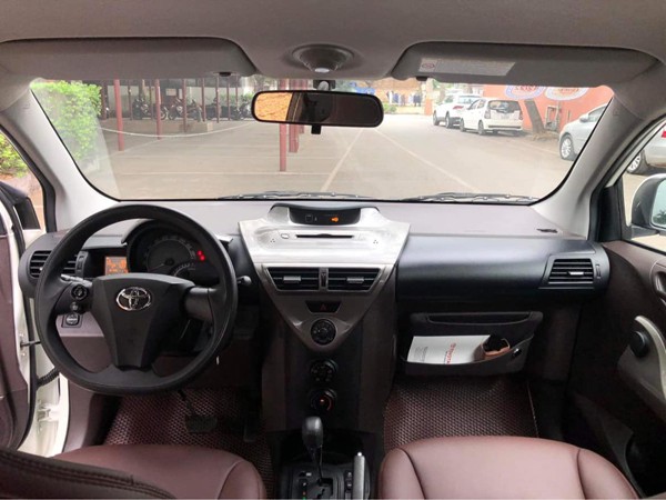 Toyota iQ, xe tí hon vừa cũ vừa nghèo trang bị, có giá bán “khủng” khó tin tại Việt Nam