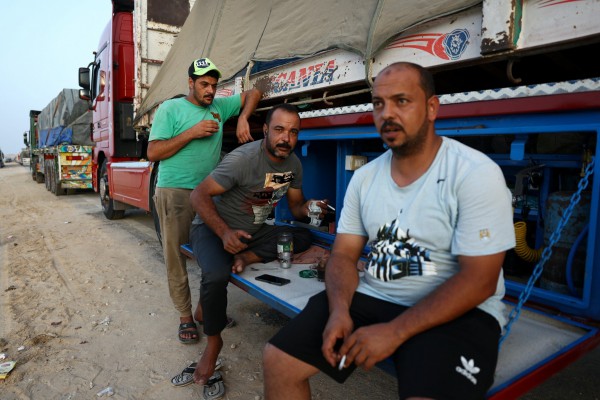 Hàng loạt xe cứu trợ bị mắc kẹt ở Ai Cập, trầm trọng thêm khủng hoảng tại Gaza