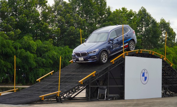 Thử thách dàn xe BMW X-series, MINI trên loạt sa hình 'khó nhằn'