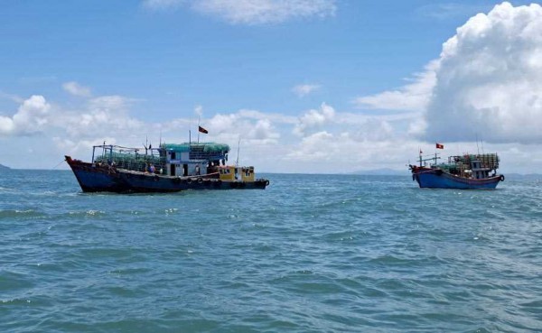 Cứu sống 7 thuyền viên gặp nạn trên biển Cô Tô