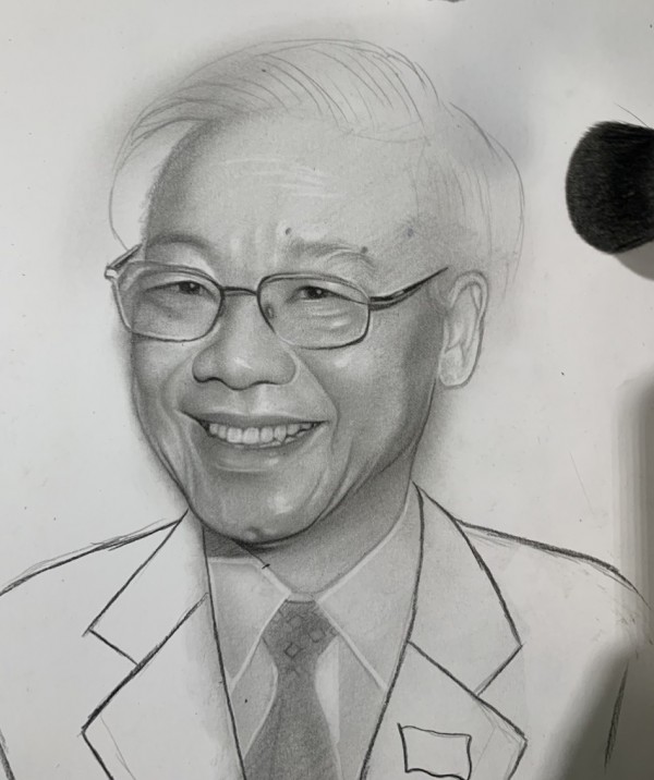 Cô gái vẽ tranh bày tỏ niềm tiếc thương Tổng Bí thư Nguyễn Phú Trọng