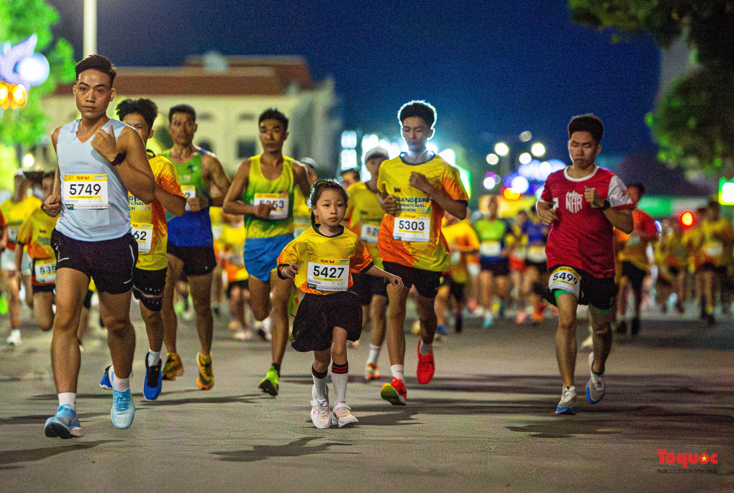 Ấn tượng giải chạy marathon  “Quang Binh International Marathon 2024” - Ảnh 2.