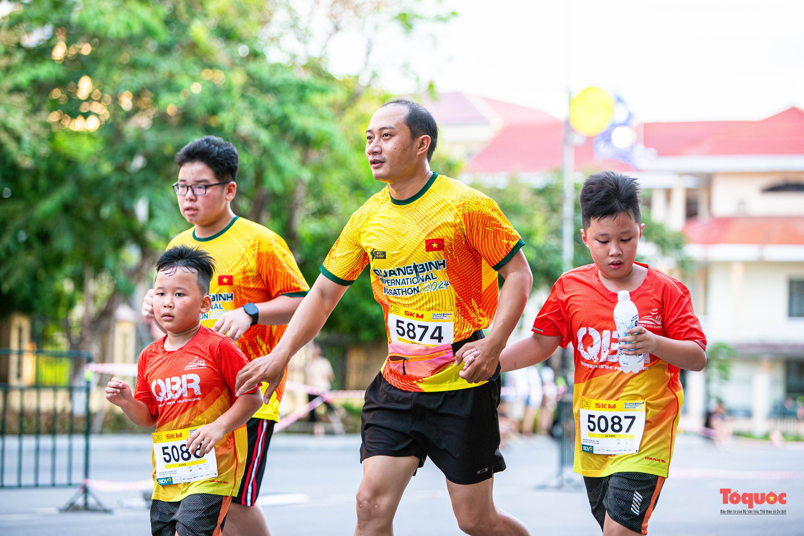 Ấn tượng giải chạy marathon  “Quang Binh International Marathon 2024” - Ảnh 6.