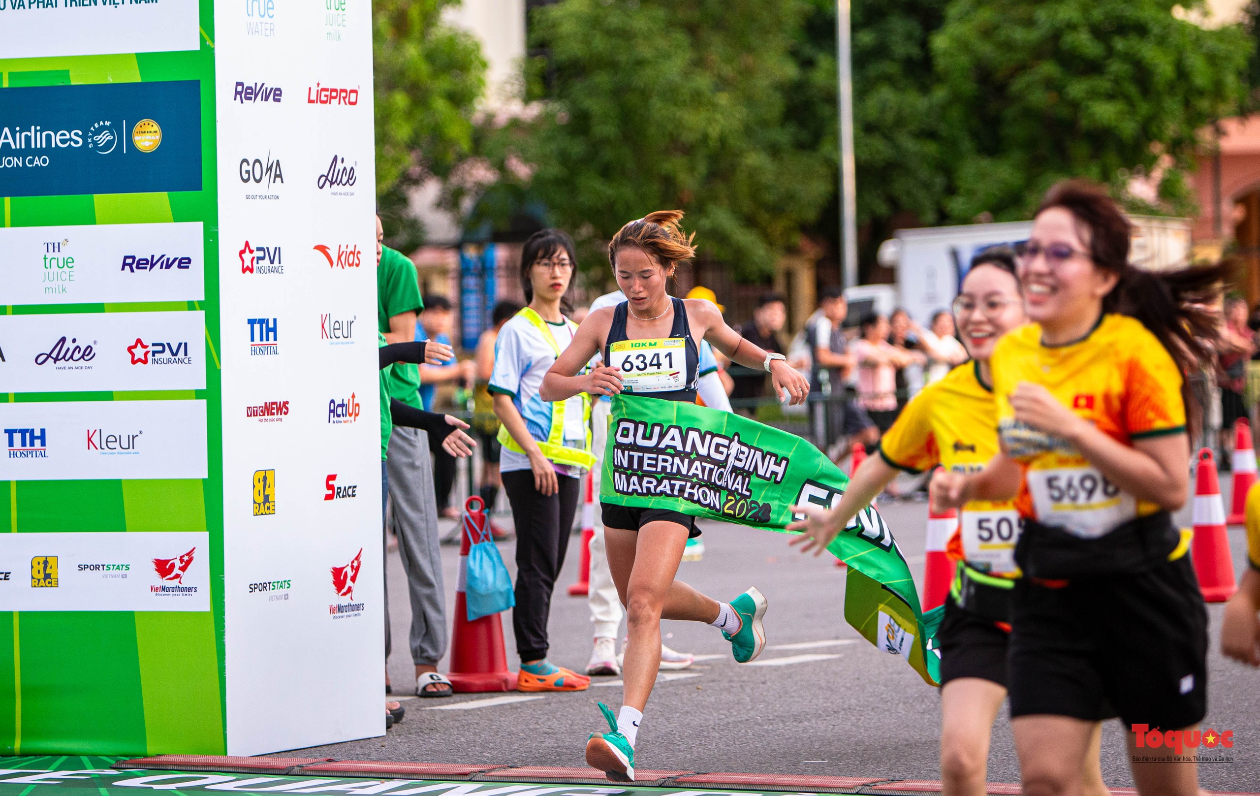 Ấn tượng giải chạy marathon  “Quang Binh International Marathon 2024” - Ảnh 9.
