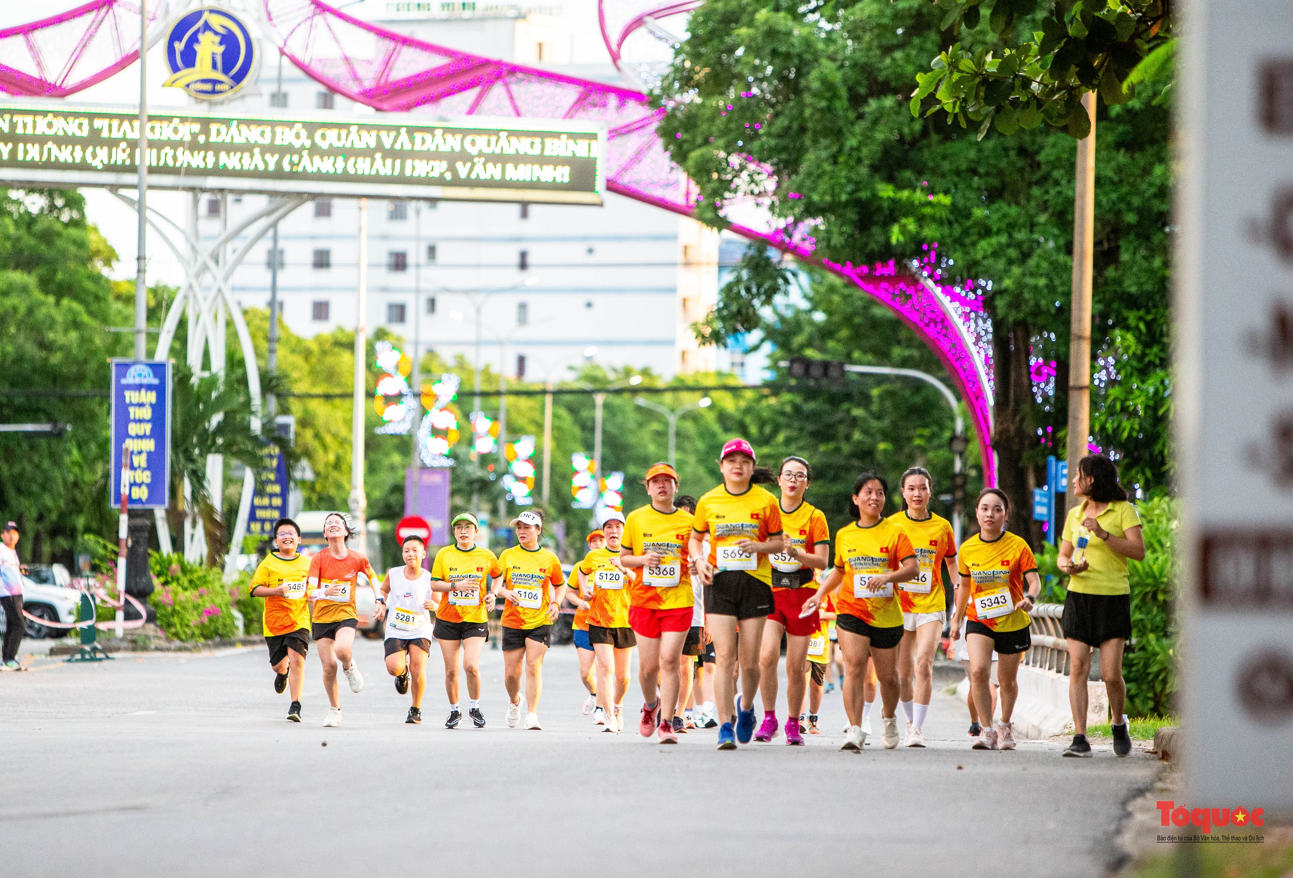 Ấn tượng giải chạy marathon  “Quang Binh International Marathon 2024” - Ảnh 4.