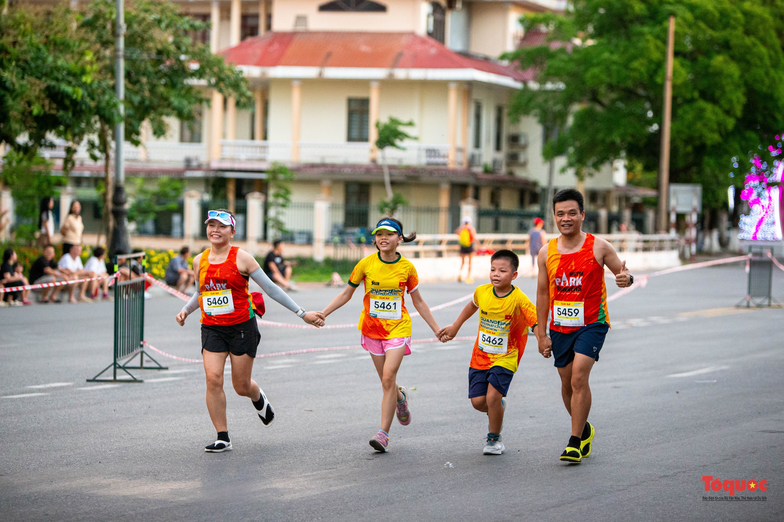 Ấn tượng giải chạy marathon  “Quang Binh International Marathon 2024” - Ảnh 5.