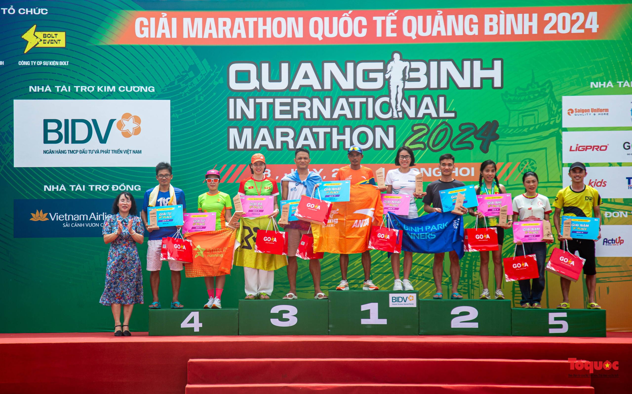 Ấn tượng giải chạy marathon  “Quang Binh International Marathon 2024” - Ảnh 10.