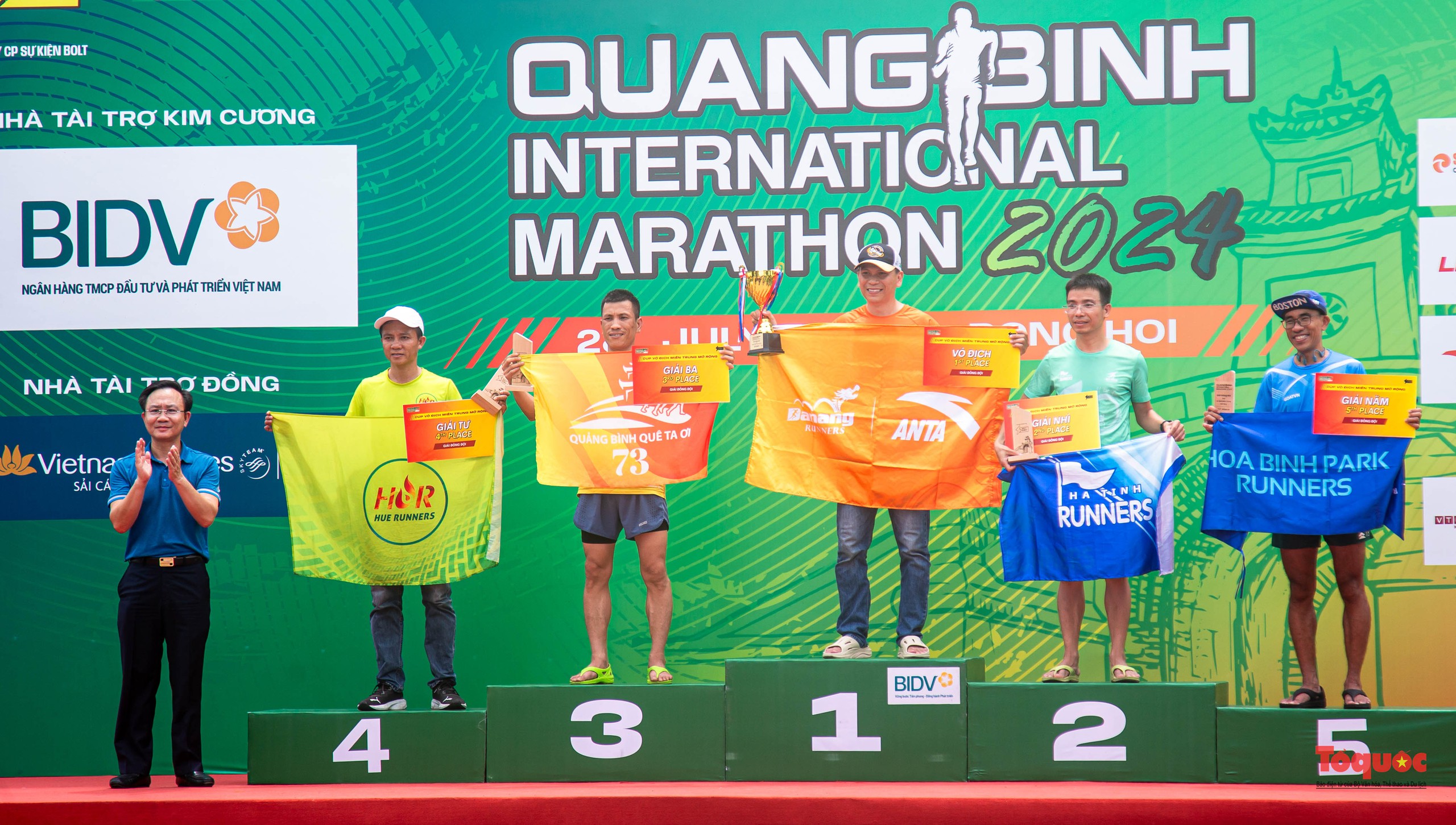Ấn tượng giải chạy marathon  “Quang Binh International Marathon 2024” - Ảnh 11.