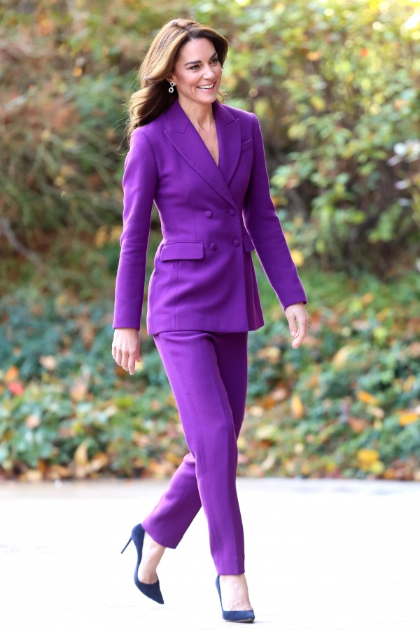 Diện trang phục sắc tím sang trọng như vương phi Kate Middleton