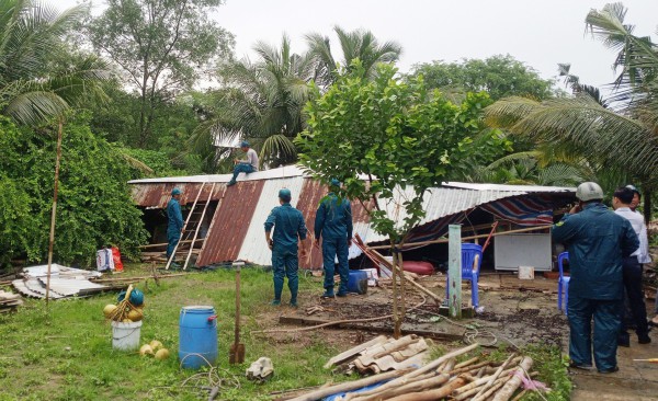 Bạc Liêu: Giông lốc làm thiệt hại 5 căn nhà và 1 trụ thu phát sóng