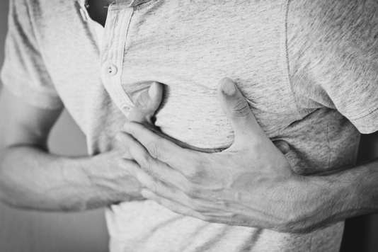 Các triệu chứng đau tim thường bị chẩn đoán nhầm