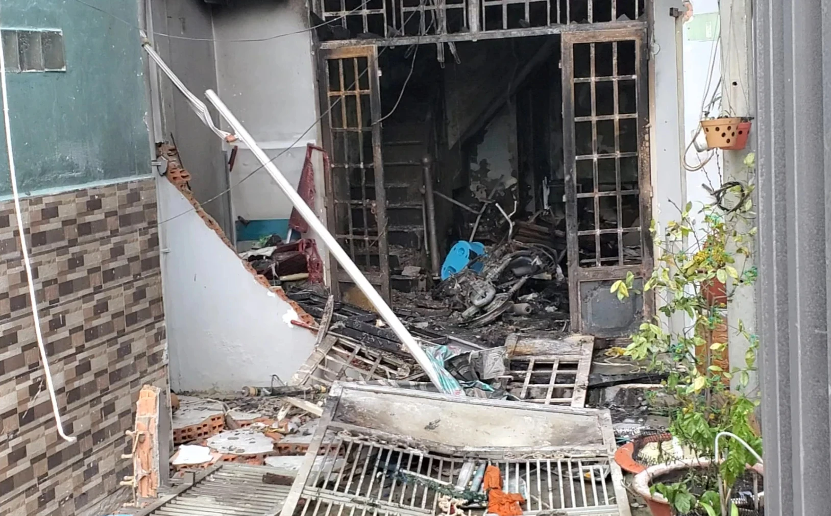 Cháy nhà ở TP.HCM, 3 mẹ con tử vong: Cháy dữ dội sau tiếng nổ lớn