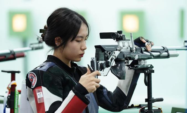 Lê Thị Mộng Tuyền dừng bước ở vòng loại nội dung 10 mét súng trường nữ tại Olympic - Ảnh 1.