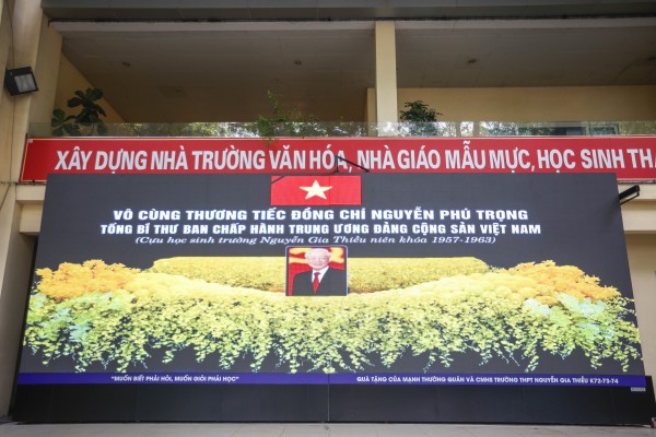 Lễ tưởng niệm xúc động của thầy trò Trường THPT Nguyễn Gia Thiều