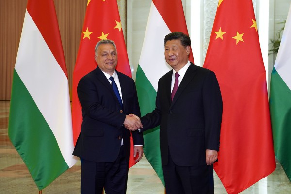 Ngoại trưởng Trung Quốc và Hungary điện đàm sau động thái tẩy chay của EC