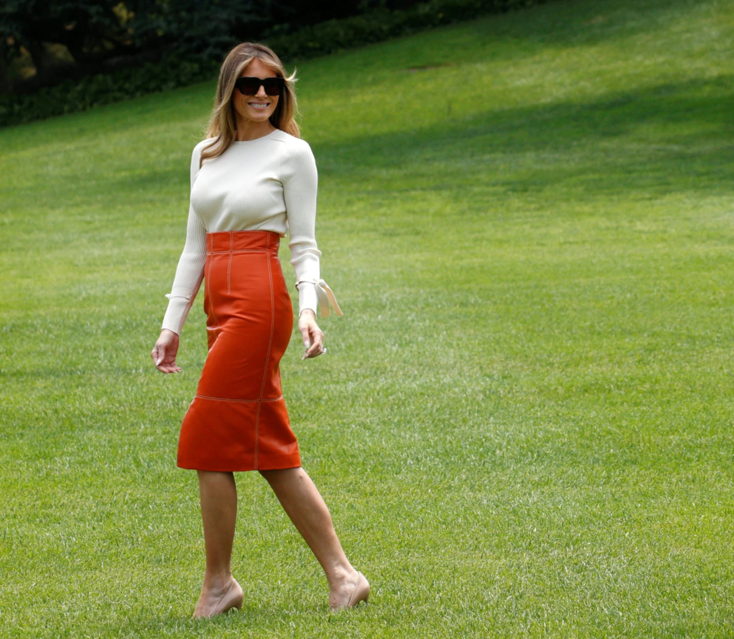 Phong cách trẻ trung của bà Melania Trump ở tuổi 54