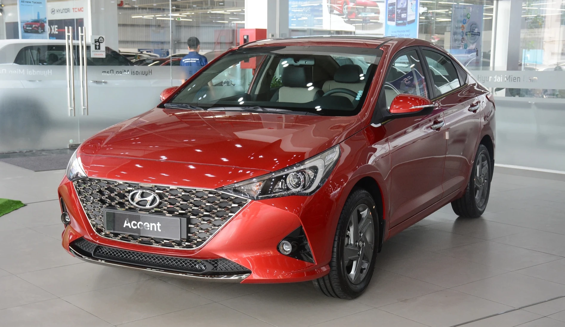 Sedan hạng B dưới 600 triệu: Hyundai Accent đời cũ xả hàng, Nissan Almera 'đại hạ giá'
