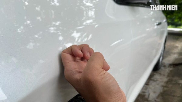 Vì sao người mua ô tô cũ thường dùng tay gõ nhẹ vào thân xe?