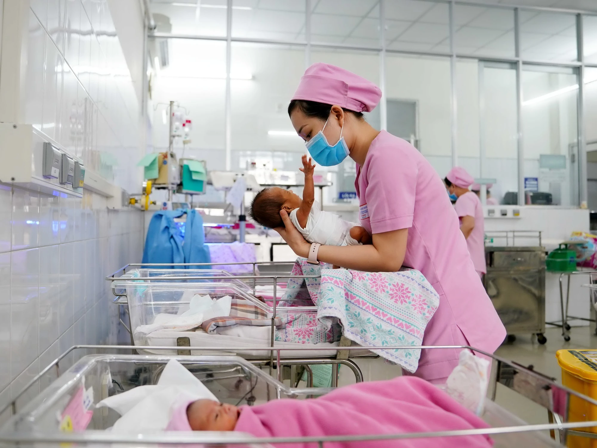 Việt Nam ứng phó nguy cơ dân số già, khủng hoảng lao động