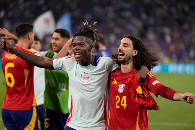 Cucurella hứa nhuộm tóc đỏ nếu Tây Ban Nha vô địch Euro 2024 - Ảnh 1.