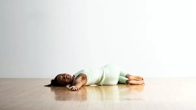 Dua Lipa chia sẻ 5 tư thế Yoga giúp trở nên bình tĩnh và sáng suốt - Ảnh 3.