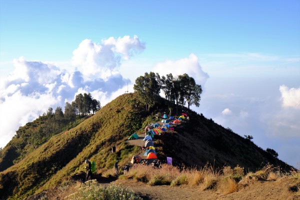 Khách Việt chinh phục cung trek núi lửa kỳ vĩ bậc nhất Indonesia