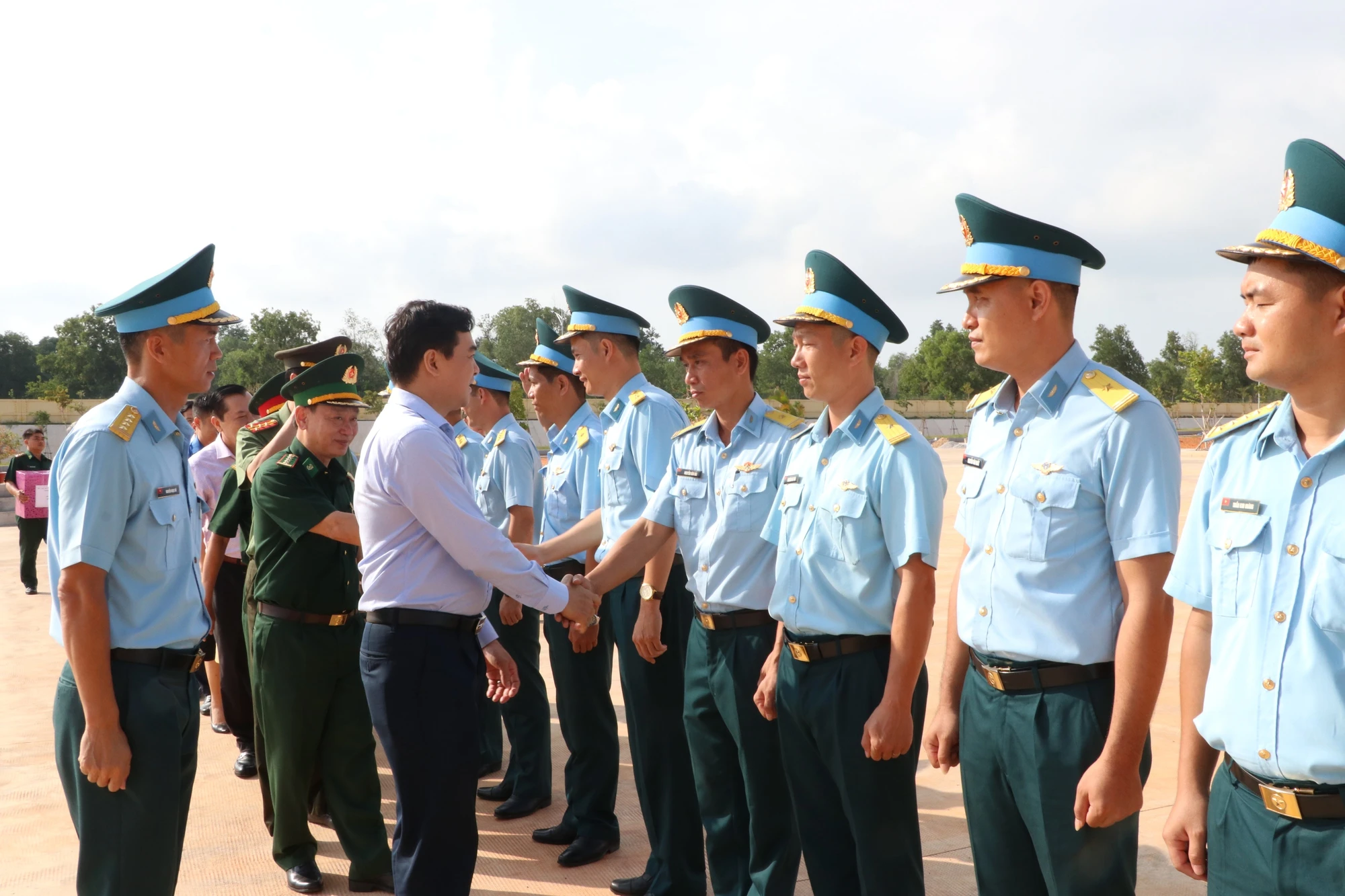 Trung đoàn 920 thuộc Trường Sĩ quan không quân tiếp quản sân bay quân sự Phan Thiết