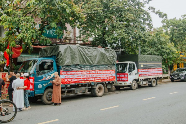 Cán bộ, nhân dân Quảng Trị góp tiền của giúp người dân vùng bão lũ