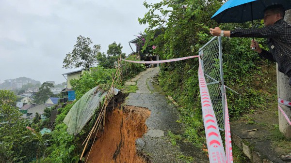 Đà Lạt: Sạt lở đất, di dời khẩn cấp 5 hộ dân