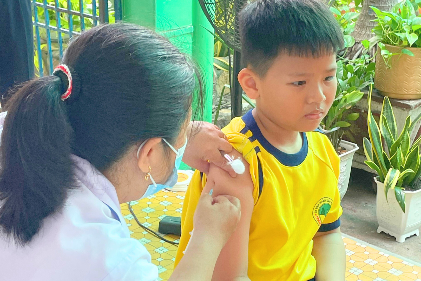 TP Hồ Chí Minh: Các điểm tiêm vaccine sởi tại trường học diễn ra sôi động vào ngày cuối tuần