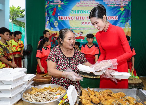 Báo Thanh Niên mang Trung thu yêu thương đến lớp học tình thương ở Thủ Đức