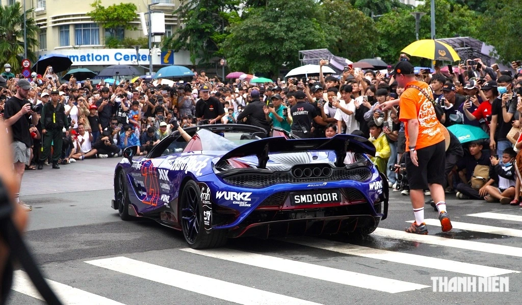 Bán tải Rolls-Royce, 'hàng độc' tại ngày hội siêu xe Gumball 3000