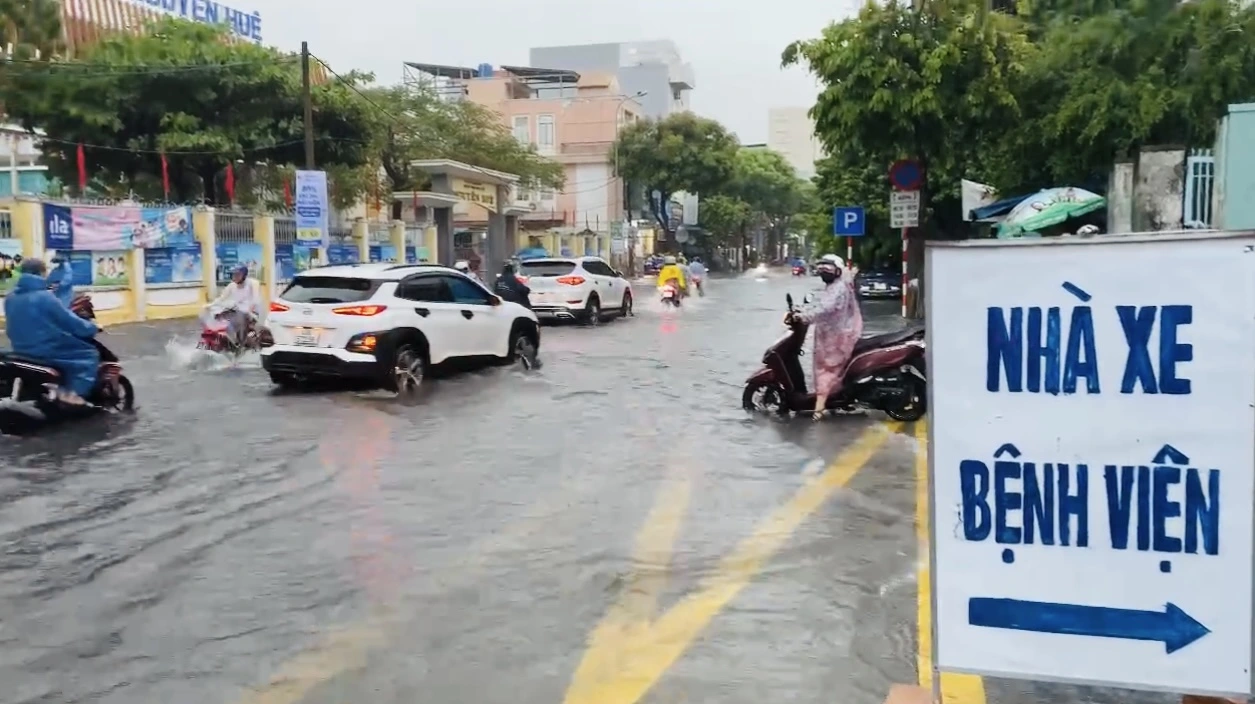 TP.Đà Nẵng: Mưa lớn kéo dài, chính quyền sẵn sàng phương án sơ tán người dân