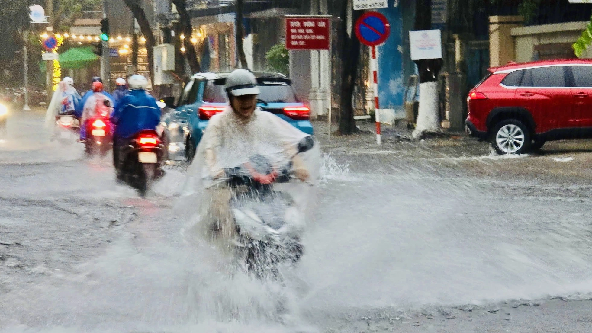 TP.Đà Nẵng: Mưa lớn kéo dài, chính quyền sẵn sàng phương án sơ tán người dân