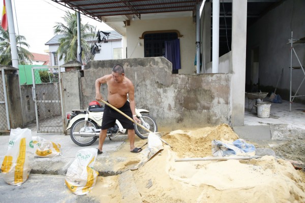 Quảng Bình: Người dân bán đảo Bảo Ninh cấp tập phòng chống bão