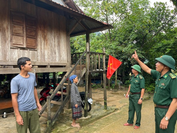 Bộ đội biên phòng Quảng Bình khẩn trương giúp dân trước bão