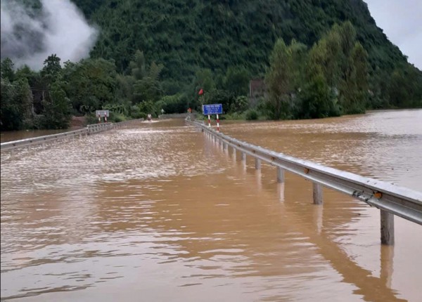 Quảng Bình: Mưa lớn sau bão số 4, ngập nặng ở thượng nguồn sông Gianh